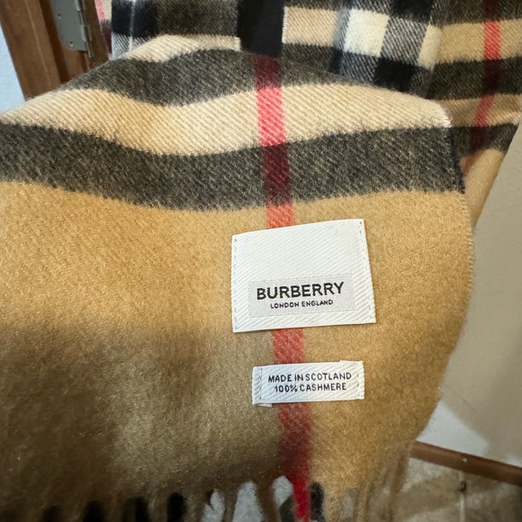 Burberry Cashmere Scarf - Picture 3 of 5